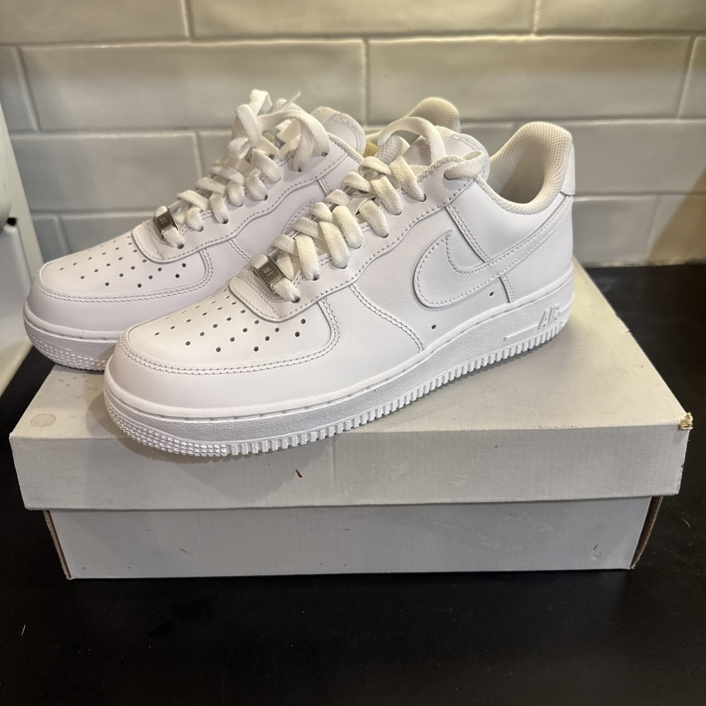 BRAND NEW Size 9  White Nike Air Force 1 '07